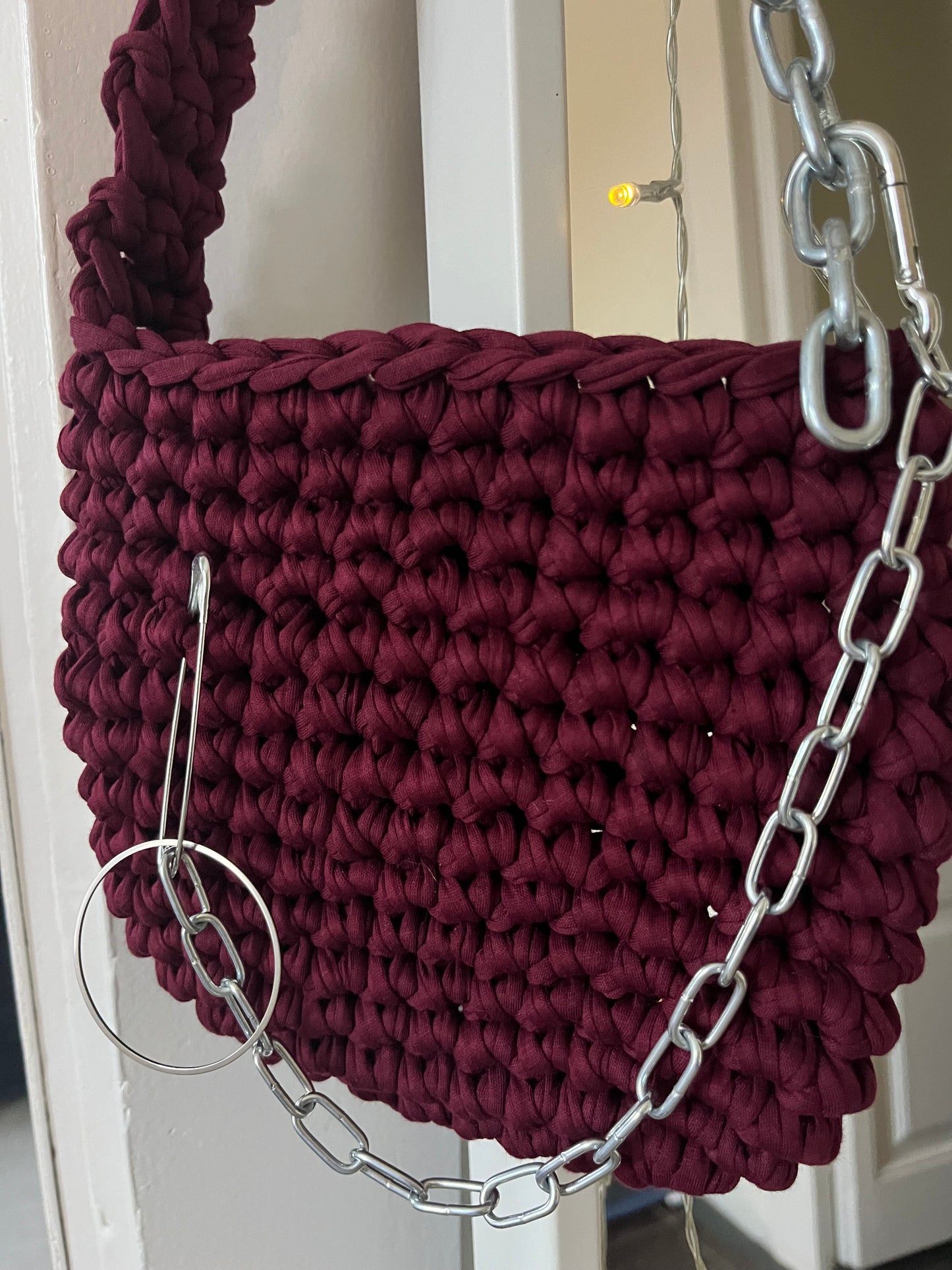 Shoulder bar with chains